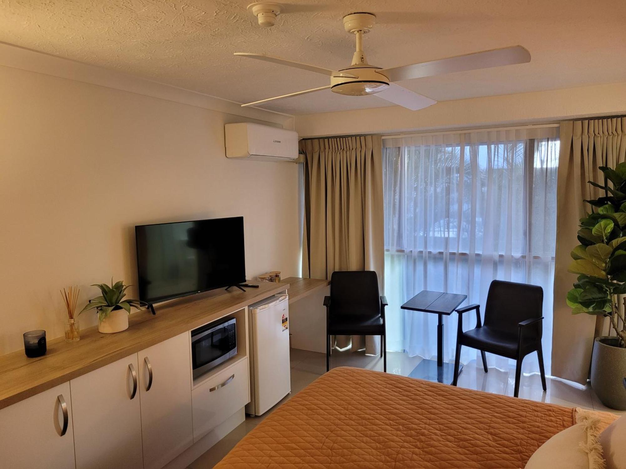 Surfers Chalet Gold Coast Room photo